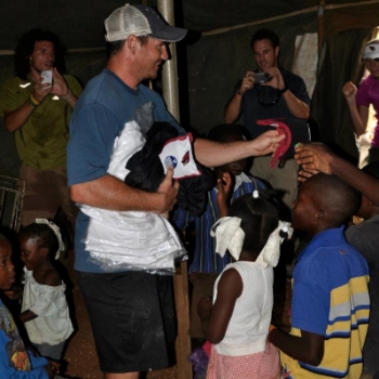 jay-feely-in-haiti-10